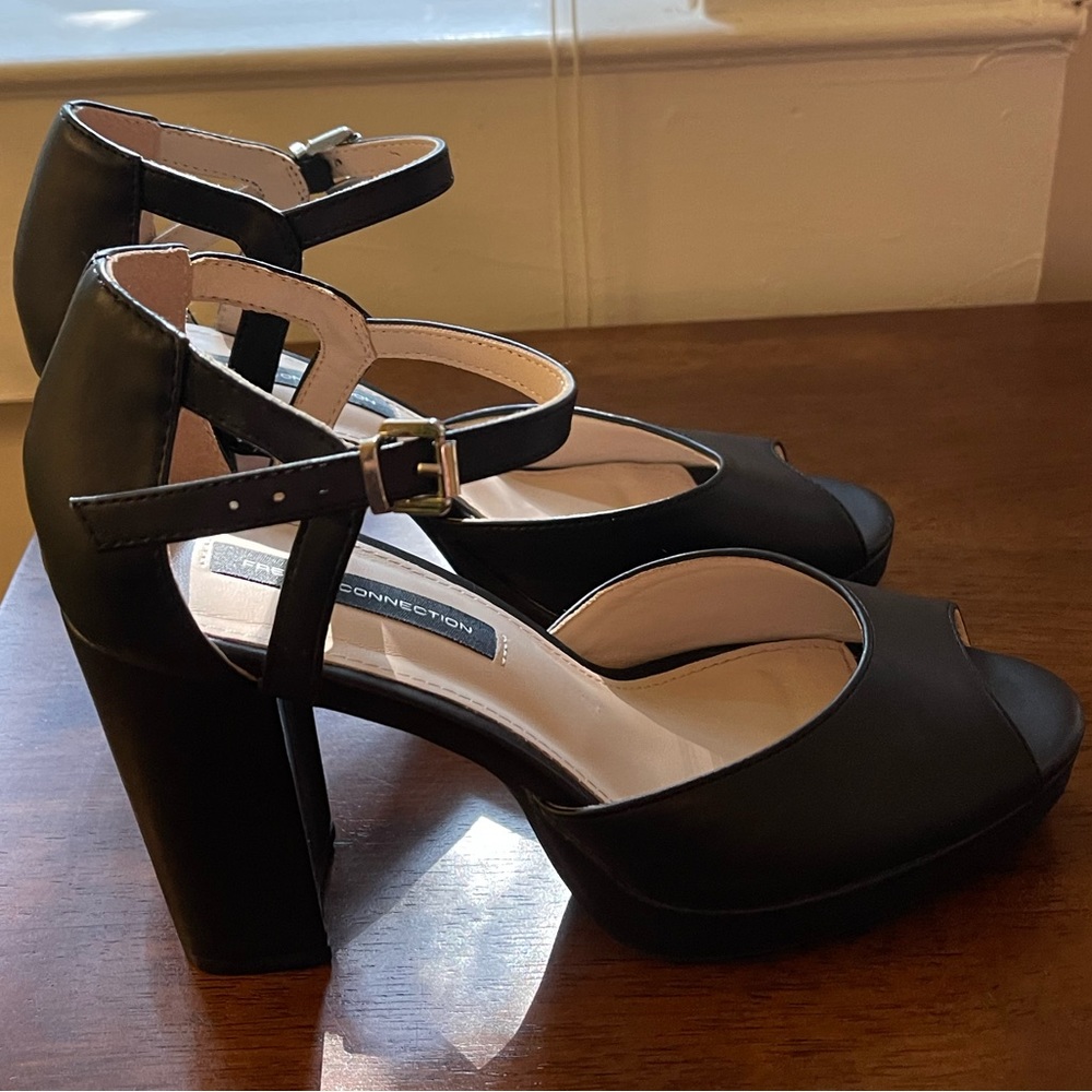 SOLD ‼️ Black heels